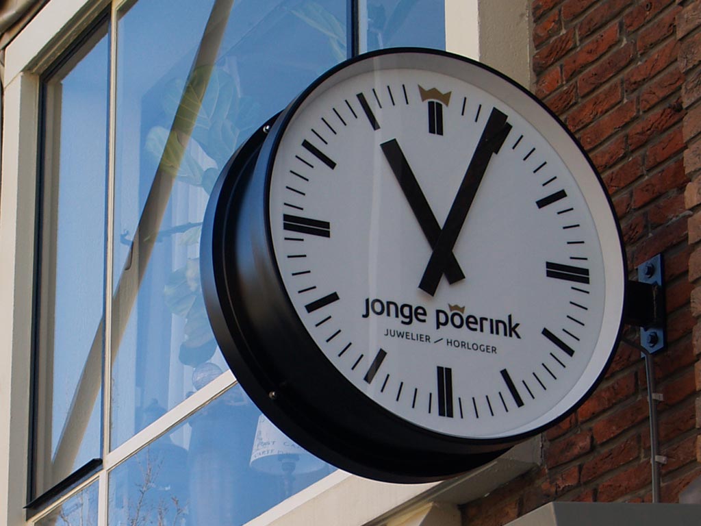 Jonge Poerink buitenklok model 12